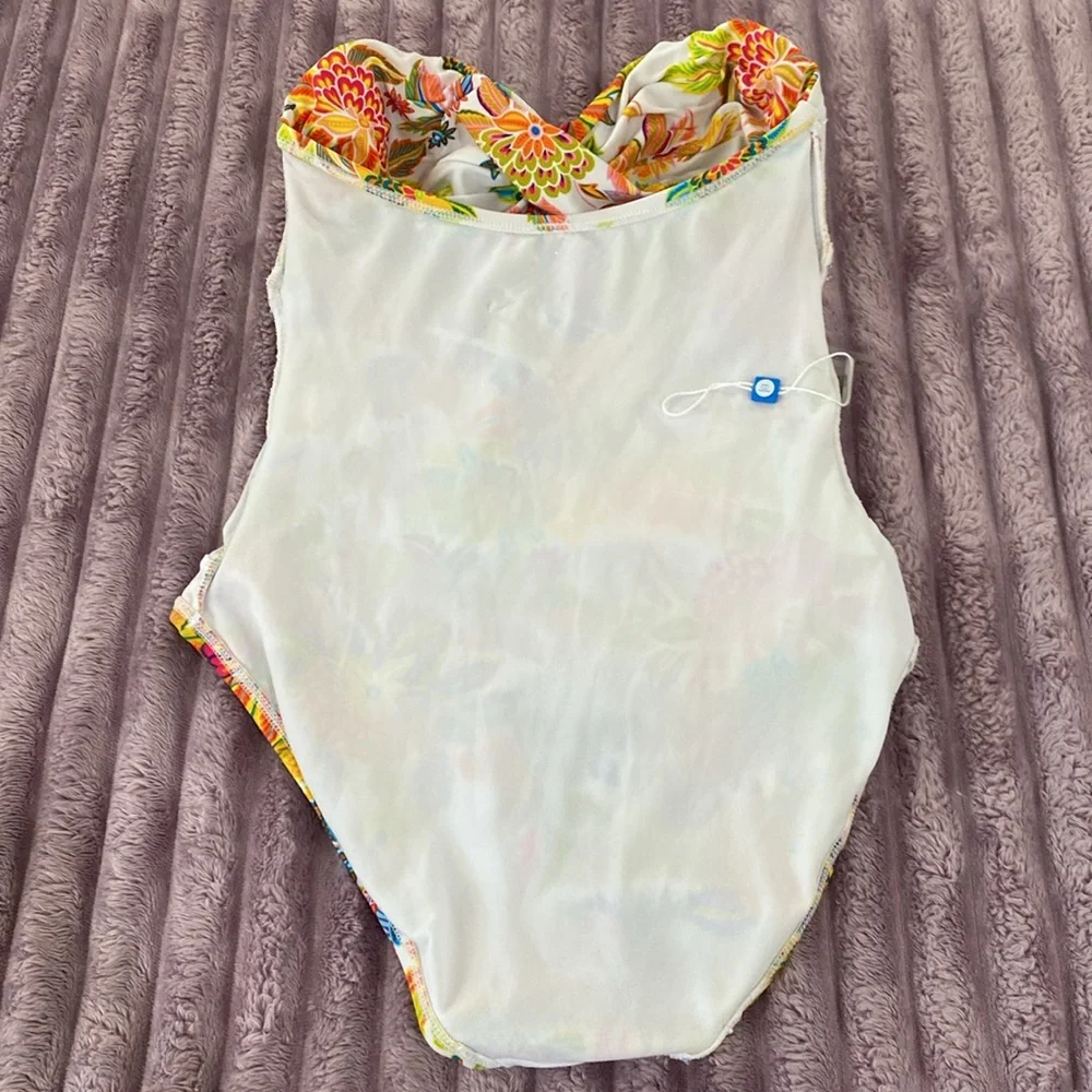 Bleu Rod Beattie one piece swimsuit. Let the Sun Chine In size 6 - Picture 10 of 10